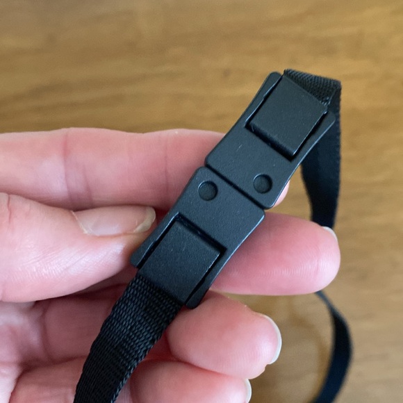 PINK VICTORIA’S SECRET SILVER LANYARD ID HOLDER - Picture 9 of 9